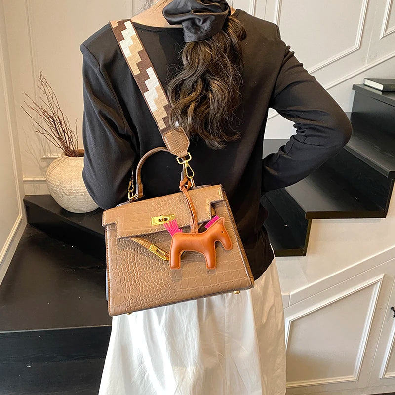 Premium Leather Crossbody Bag For Ladies, Fashionable Shoulder Messenger Purse Designer Tote Handbag Women Chic