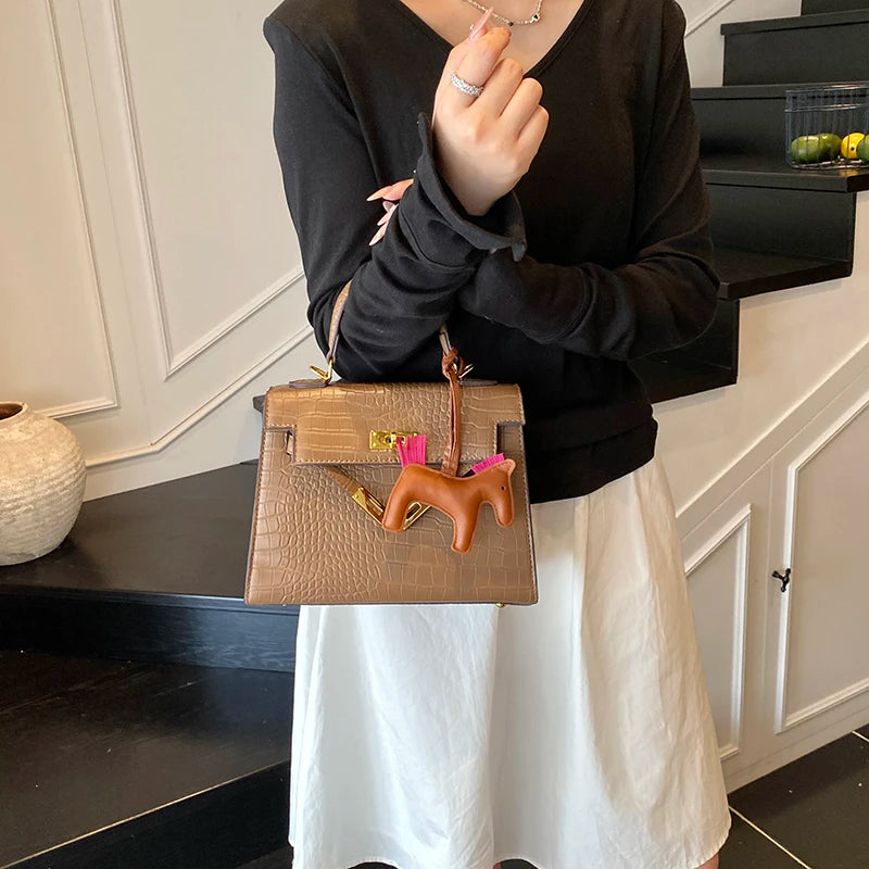 Premium Leather Crossbody Bag For Ladies, Fashionable Shoulder Messenger Purse Designer Tote Handbag Women Chic