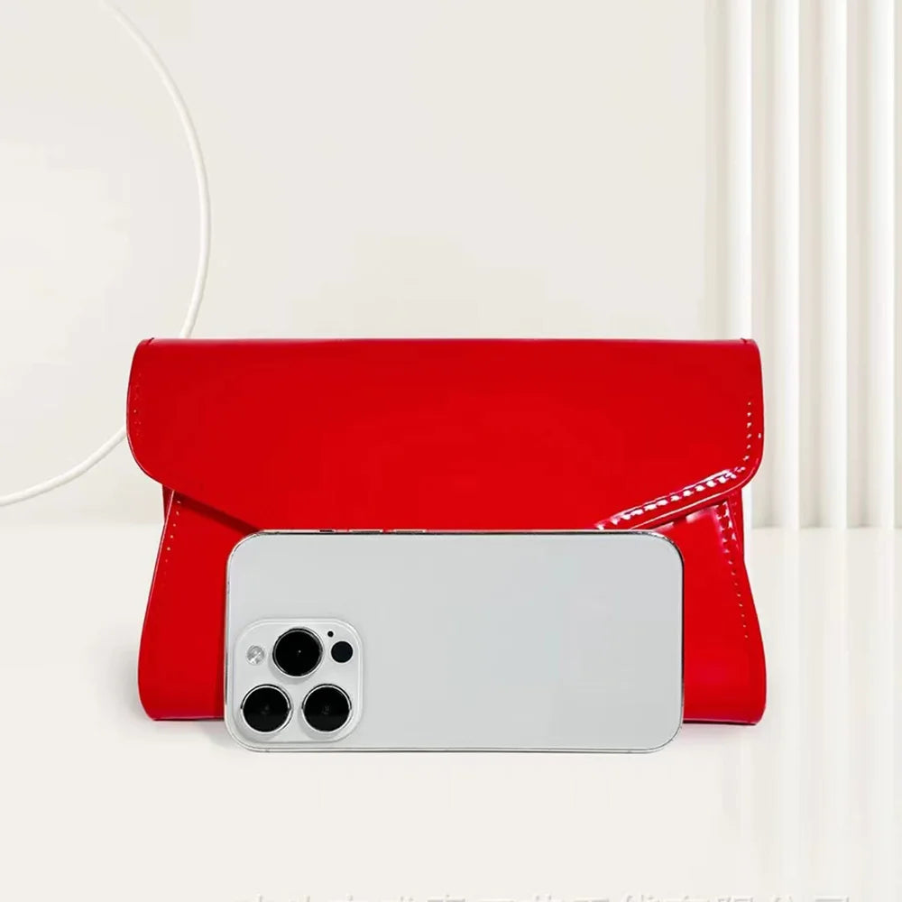 Lady PU Evening bag Patent leather Hand bag flash contracted bag in Europe and the party bag Purse