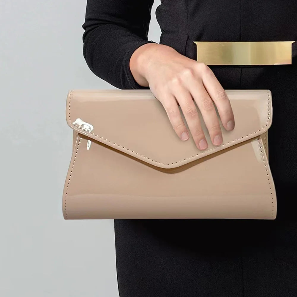 Lady PU Evening bag Patent leather Hand bag flash contracted bag in Europe and the party bag Purse