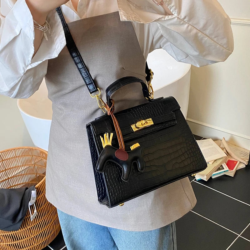 Premium Leather Crossbody Bag For Ladies, Fashionable Shoulder Messenger Purse Designer Tote Handbag Women Chic